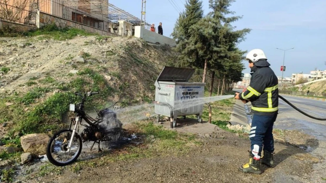 Hatay'da motosiklet yandı