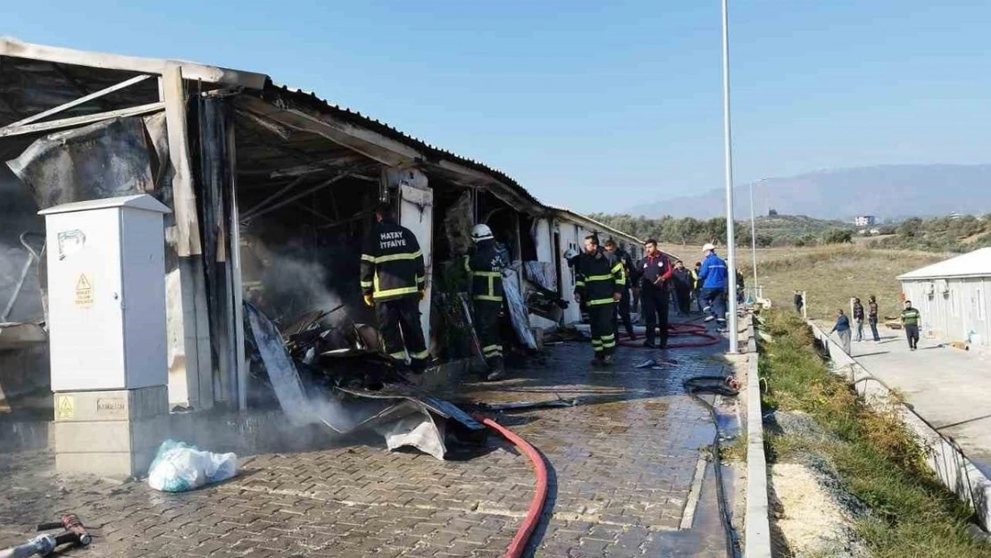 Hatay'da prefabrik evlerde yangın