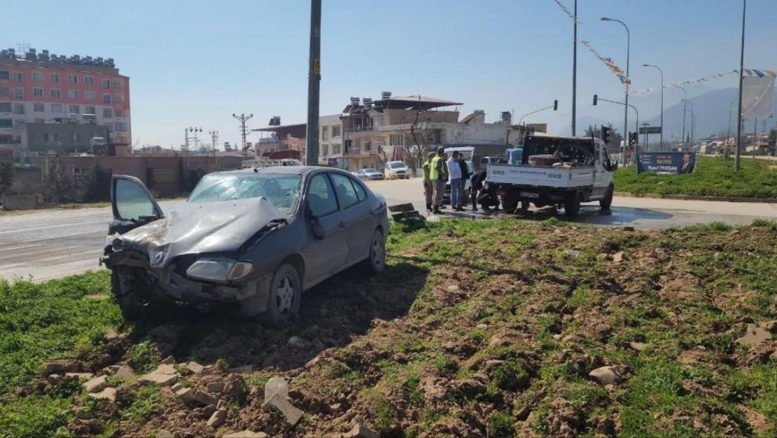 Hatay'da trafik kazası: 2 yaralı