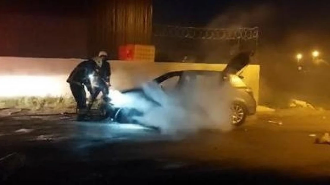 Hatay'da yanan otomobilde maddi hasar oluştu