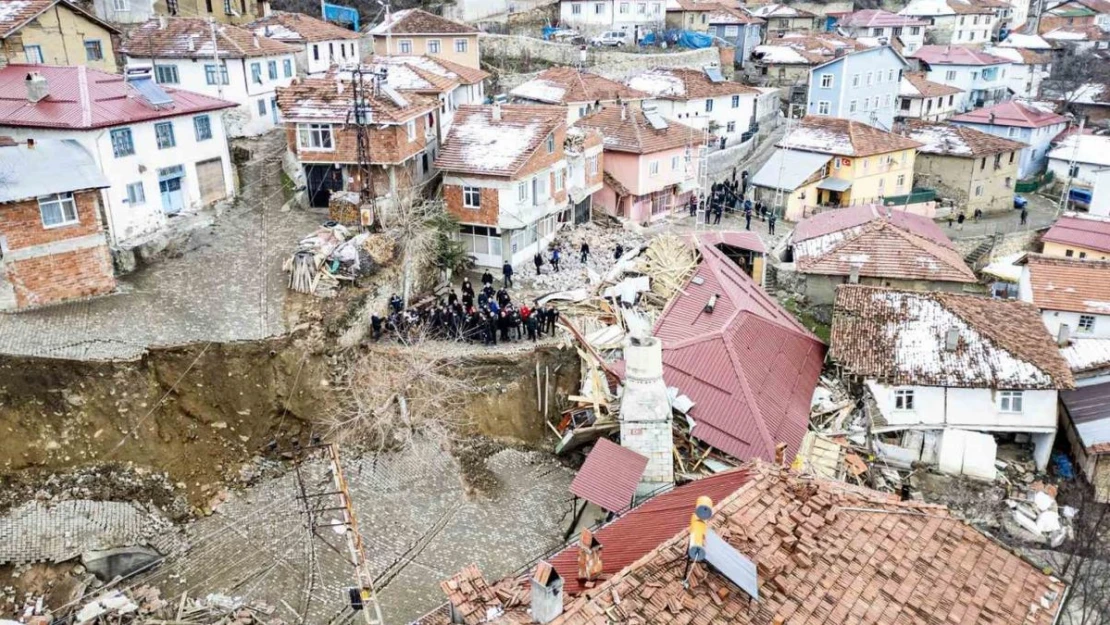 Heyelan yaşanan köyün önemli bir bölümü taşınacak