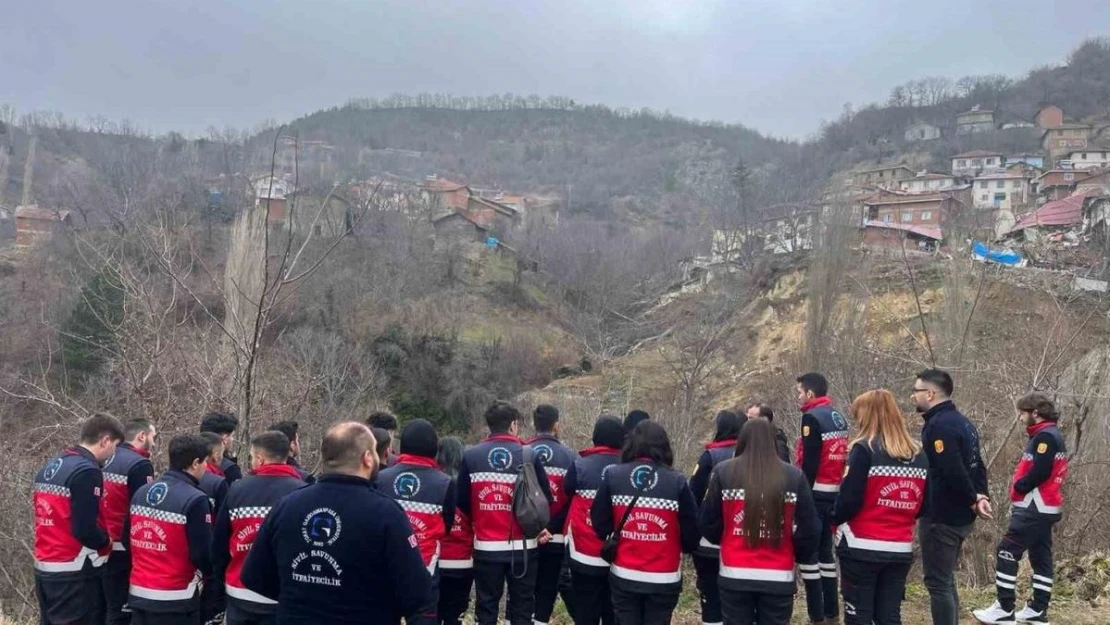 Heyelanın olduğu bölgede afet dersi işlediler