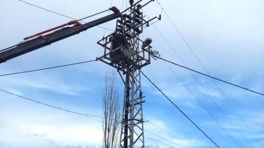 Hisarcık Kutluhallar köyünün eskiyen 30 yıllık elektrik trafosu yenilendi