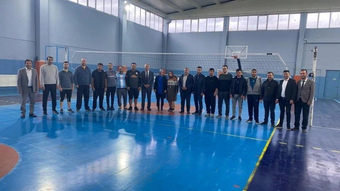 Hisarcık'ta Öğretmenler Günü voleybol turnuvası