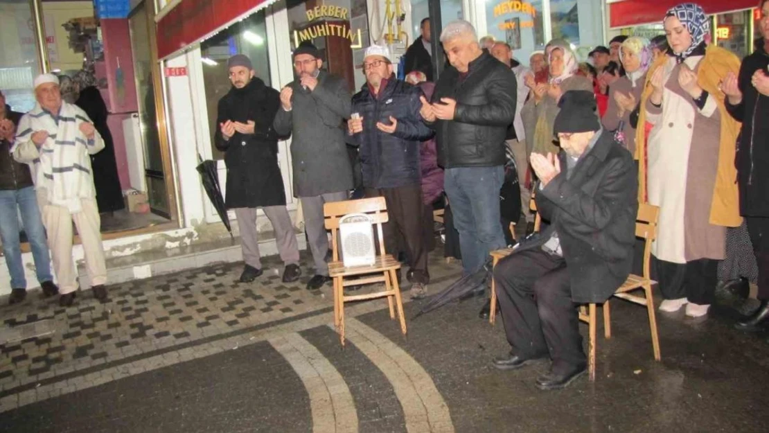 Hisarcık ve Emet'ten 40 kişilik yeni yılın ilk umre kafilesi dualarla uğurlandı