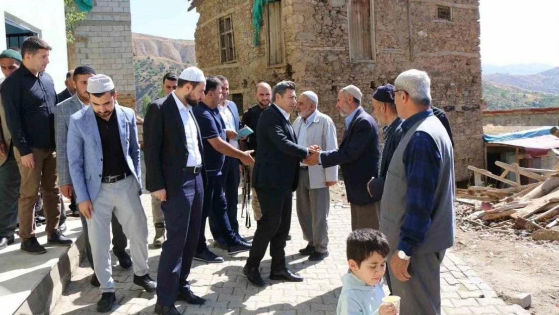 Hizan'da yapımı tamamlanan cami ibadete açıldı