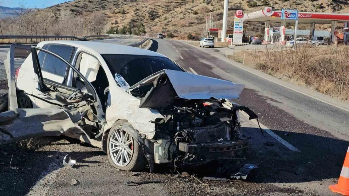 Hurdaya dönen otomobilde burnu bile kanamadan çıktı