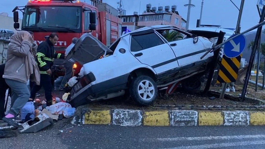 Hurdaya dönen Tofaş'daki 4 kişi yaralandı