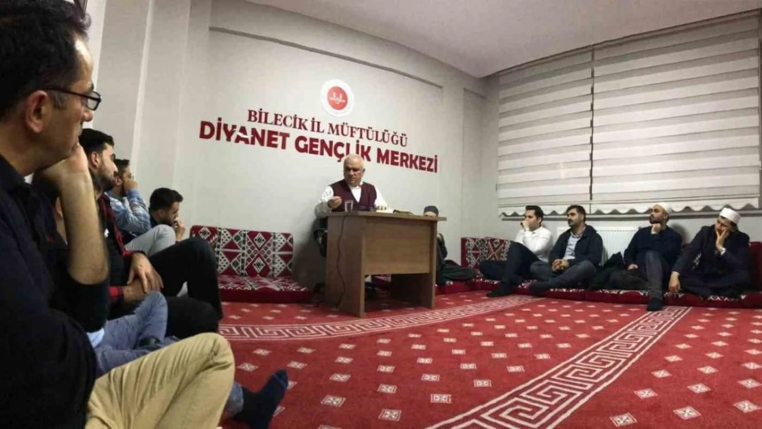 Hz. Muhammed'in hayatı ders niteliğinde anlatılıyor