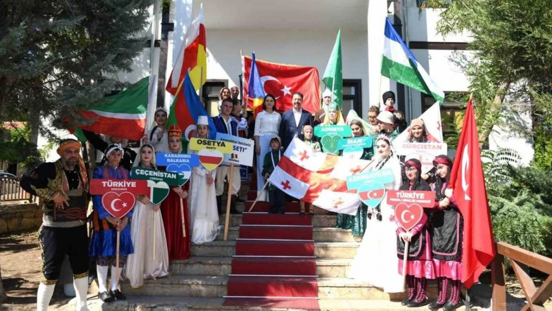 I. Uluslararası Beypazarı Halk Dansları ve Müzik Festivali coşkulu bir kortejle başladı