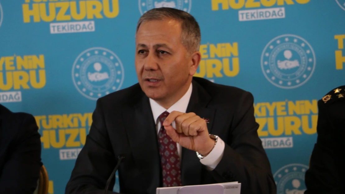 İçişleri Bakanı Yerlikaya: '' Van-Hakkari Karayolu'nda meydana gelen trafik kazasında 7 kişinin hayatını kaybettiğini, 4'ü ağır 12 kişinin yaralandı''