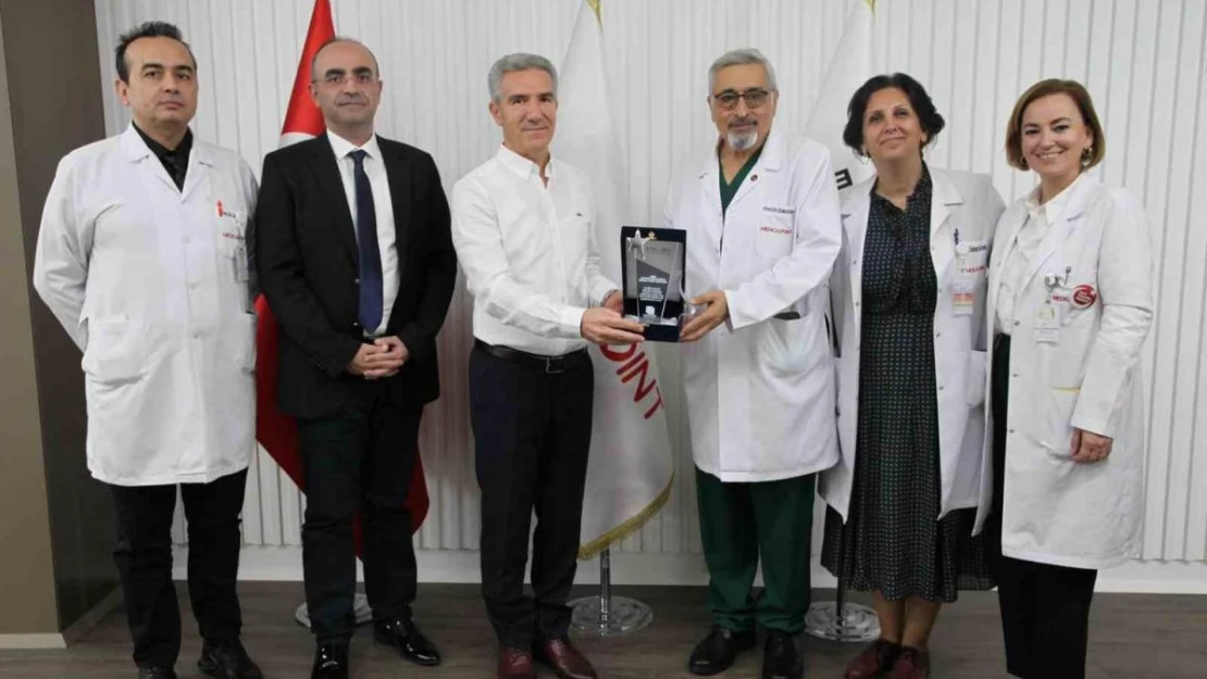 İEÜ Medical Point Hastanesine 'Etik' ödülü