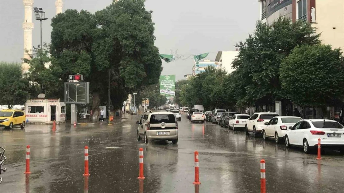 Iğdır'da sağanak yağış etkili oluyor