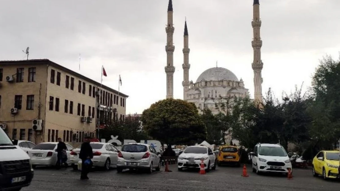 Iğdır'da vatandaşlar yağışa hazırlıksız yakalandı