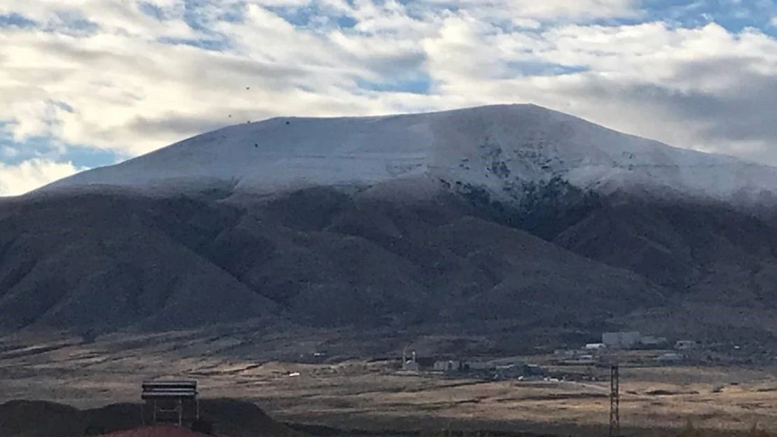 Iğdır'ın yüksek kesimleri yeniden beyaza büründü