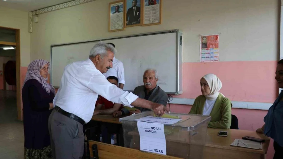 Iğdırlılar 2. tur için yeniden sandık başında