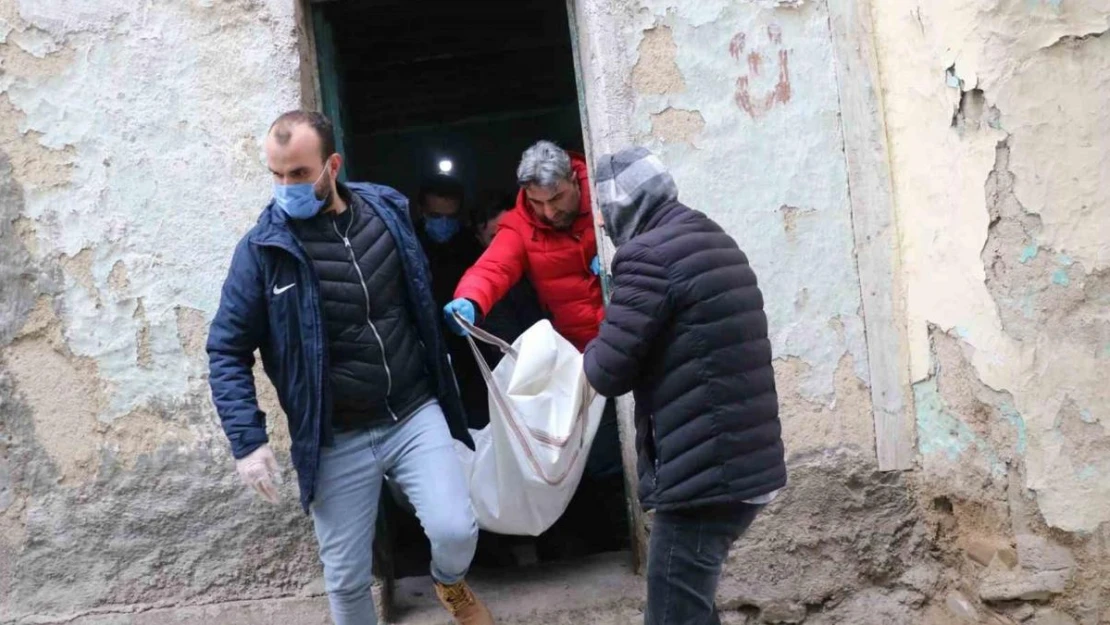 İki arkadaştan biri ölü, diğeri ise bilinci kapalı halde bulundu