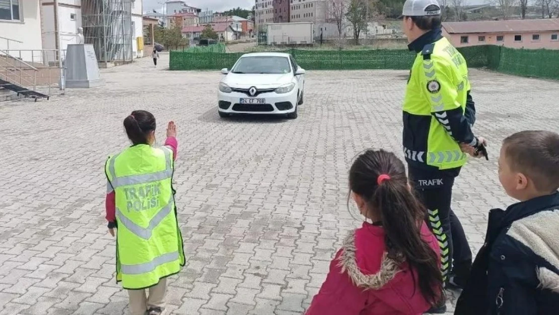 İlçelerde öğrencilere trafik güvenliği eğitimi verildi