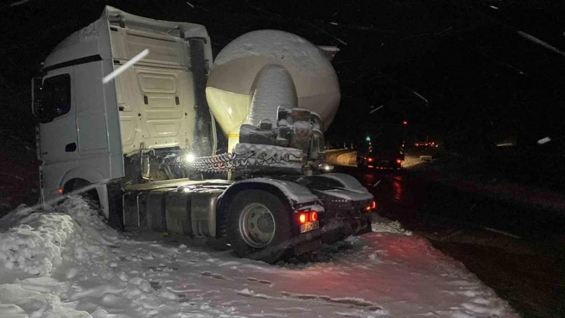 Ilgaz Dağı'nda yoğun kar yağışı: Kar kalınlığı 10 santimetreyi aştı