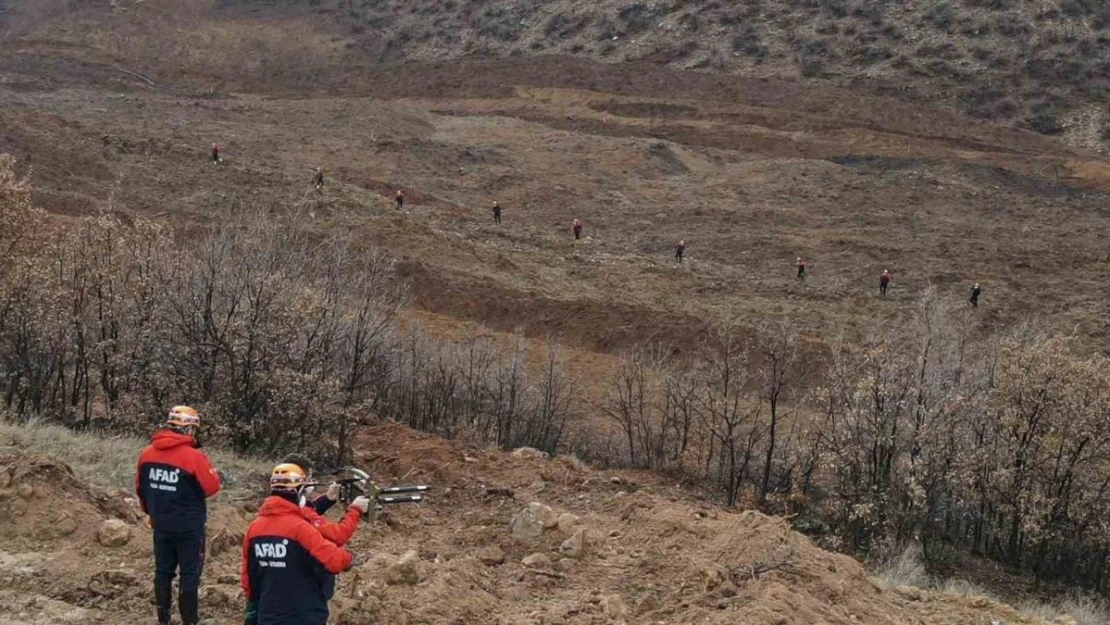 İliç'te toprak altında kalan 9 işçiyi arama çalışmaları dron ile görüntülendi