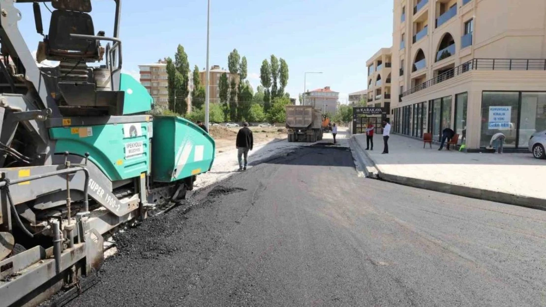 İpekyolu'nda asfalt sezonu başladı