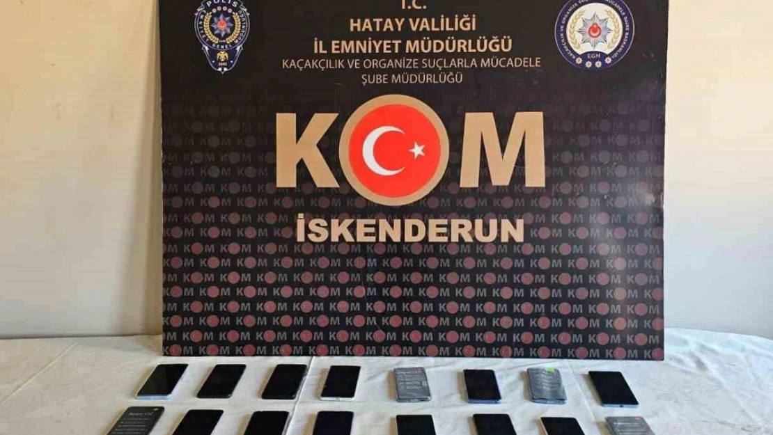 İskederun'da bir iş yerinde 38 kaçak telefon ele geçirildi