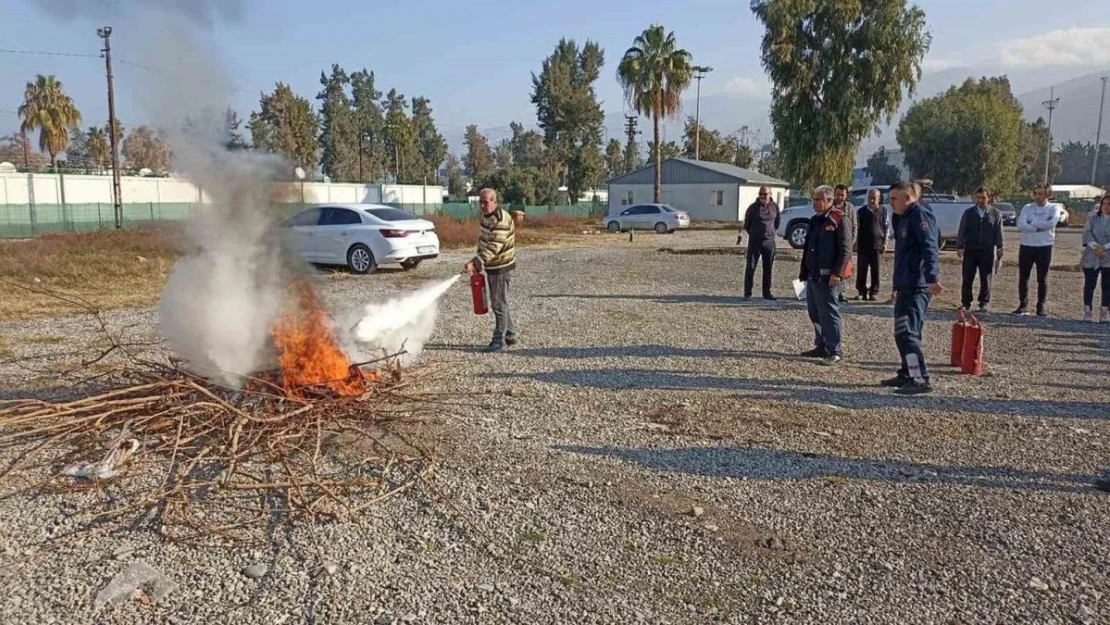 İskenderun'da konteyner kent sakinlerine yangın eğitimi verildi