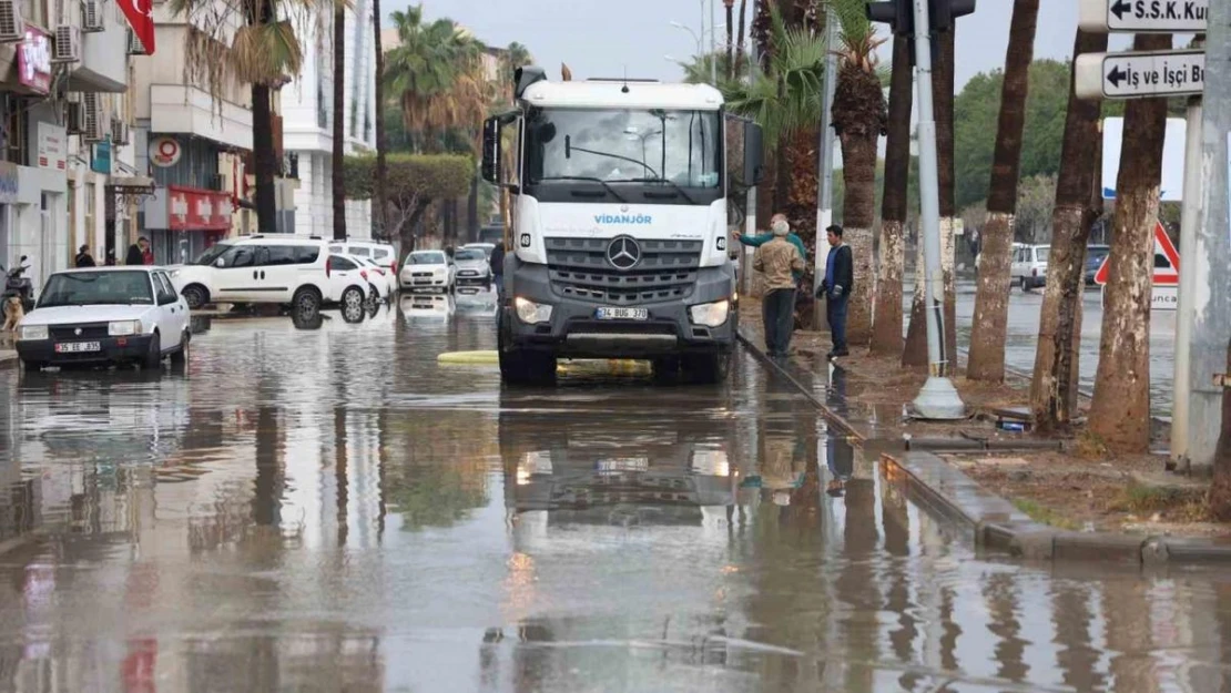 İskenderun tekrardan sular altında kaldı