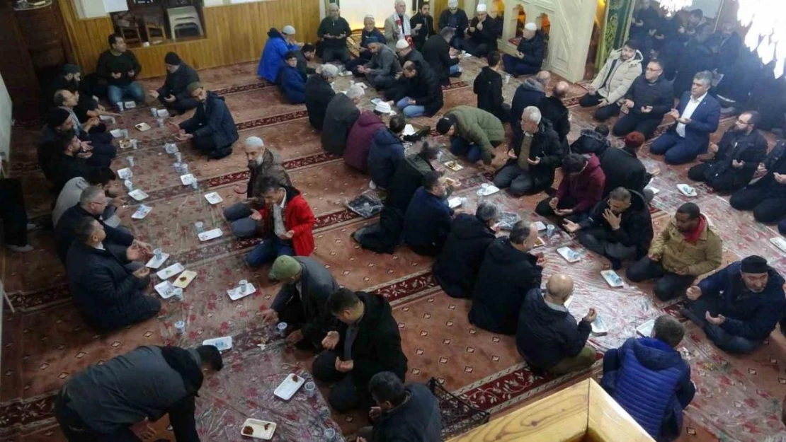 Isparta'da 'Sizinle iftar, Gazzeli kardeşlerimizle iftihar ediyoruz' programı