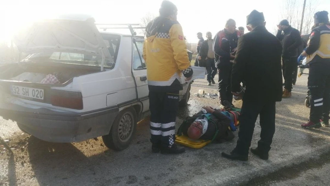 Isparta'da 3 araçlı zincirleme kaza: 4 yaralı