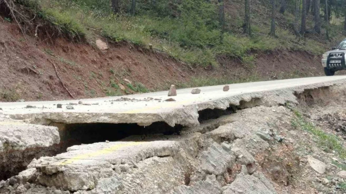 İspir Devedağı gurup yolu sürücülerin kabusu oldu