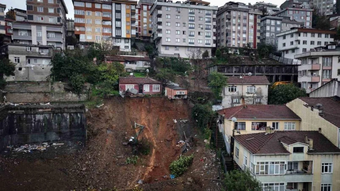 İstanbul'da fırtına ve şiddetli yağışın bilançosu: 1 ölü