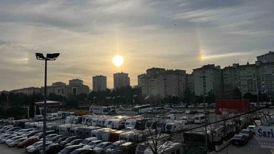 İstanbul'da gökyüzünde ilginç görüntü