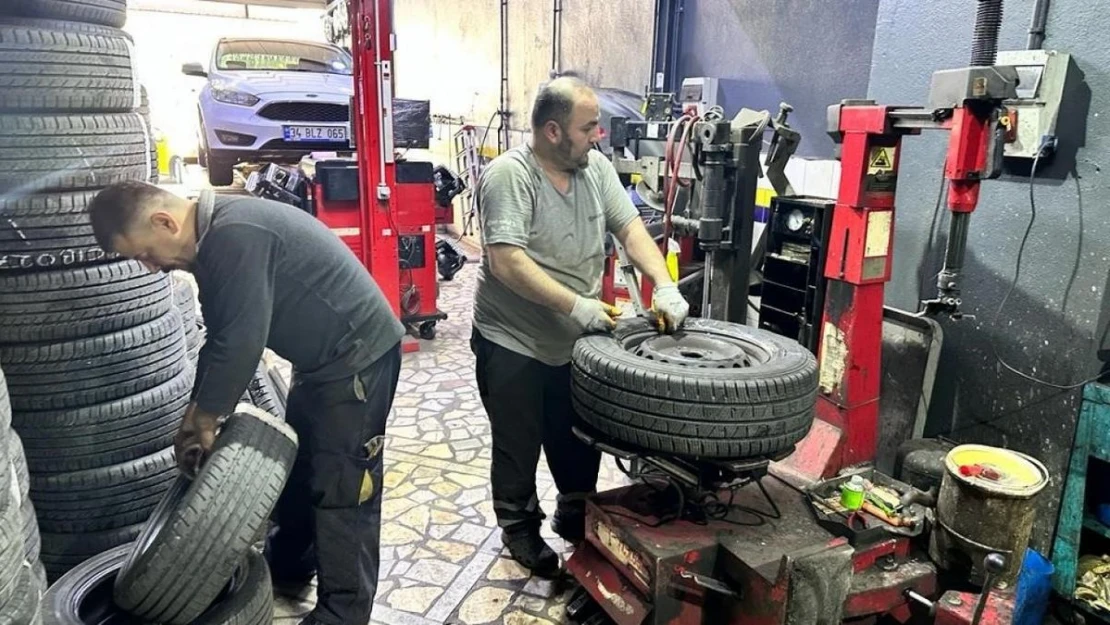 İstanbul'da kış lastiği zorunluluğuna günler kala lastikçilerde değişim yoğunluğu