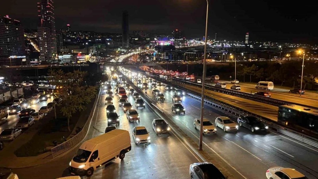 İstanbul'da trafik yoğunluğu havadan görüntülendi