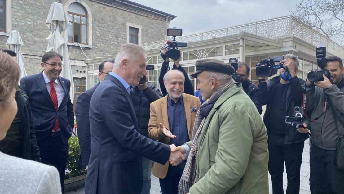 İstanbul Valisi Gül'ün Darülaceze ziyaretinde güldüren anlar: 'Ağabey ben evlenmek istiyorum'