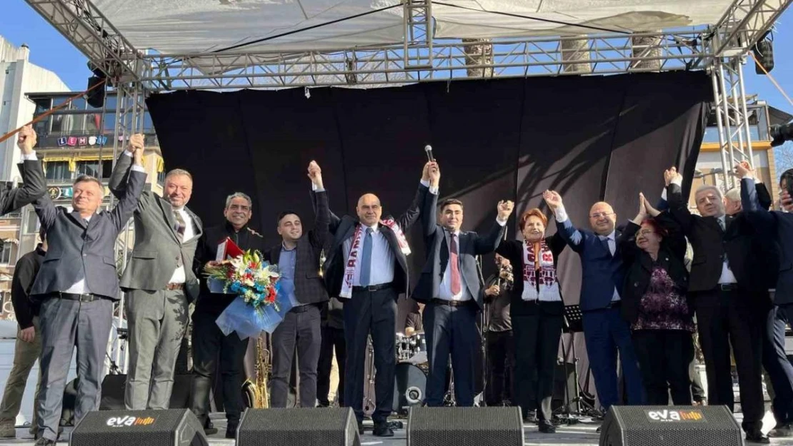 İYİ Parti Genel Başkanı Akşener Bandırma'da