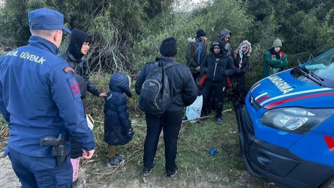 İzmir'de karada ve denizde 91 kaçak göçmen yakalandı