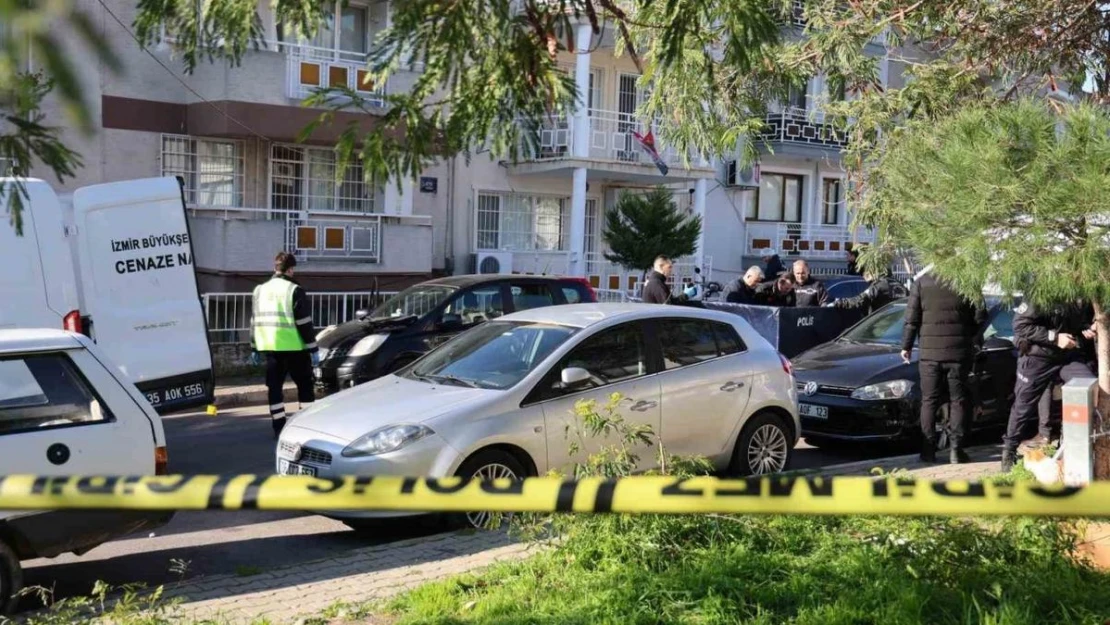 İzmir'de korkunç olay: Karısını yaralayan öğretim görevlisi, çocuğunu ve kayınvalidesini öldürüp intihar etti. Yaralı öğretim görevlisi kadın hastaneye kaldırıldı.