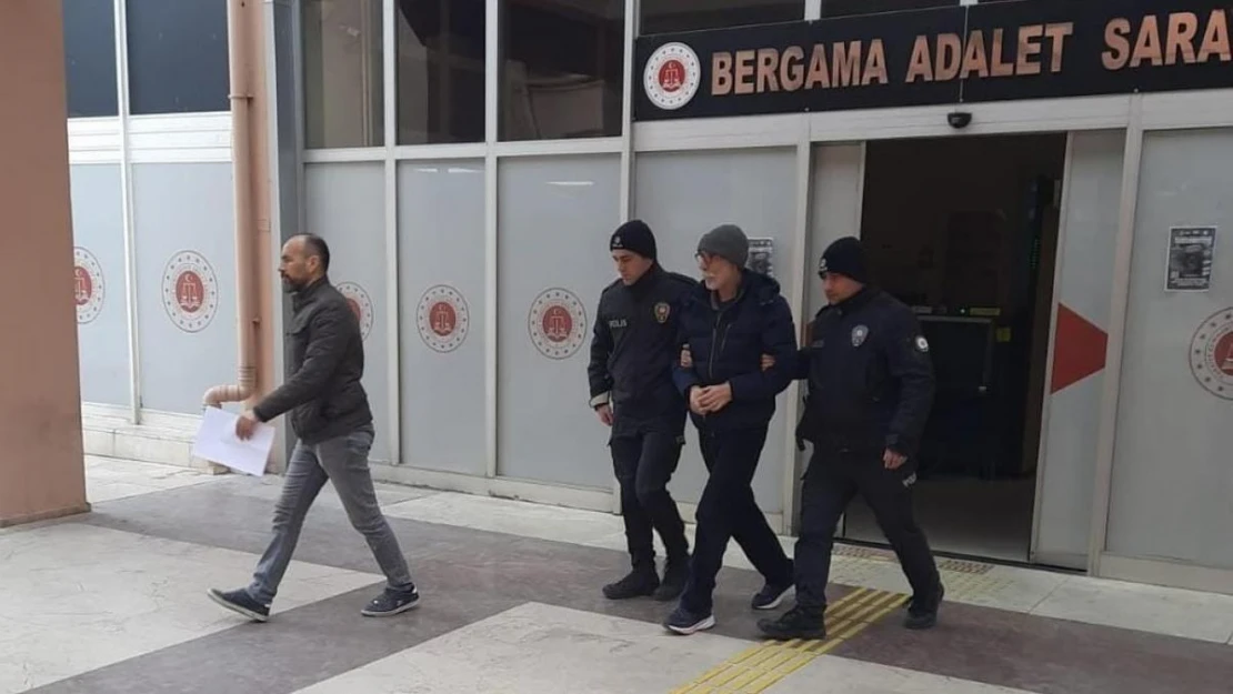 İzmir'de uyuşturucu tacirinin evine polis baskını