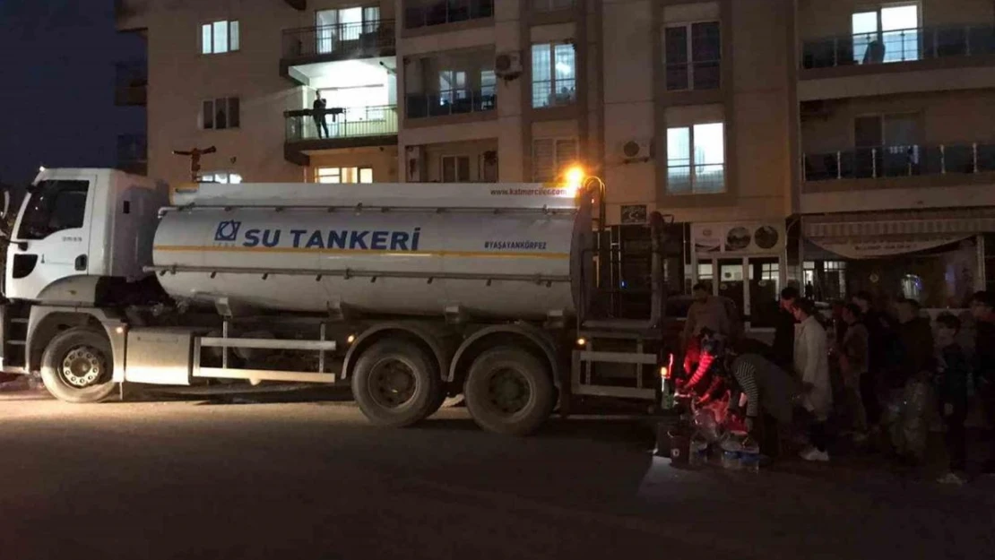 İzmir'in o ilçesinde 3 gündür su çilesi: Tankerler önünde kuyruk