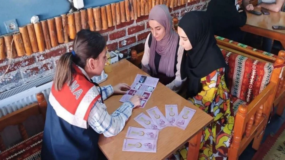 Jandarma, 'Kadın destek uygulaması' hakkında bilgilendirme yaptı