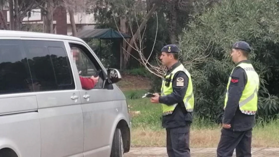 Jandarma alkolmetreyi üfletmek için  yarım saat dil döktü, üfleyince cezayı yedi