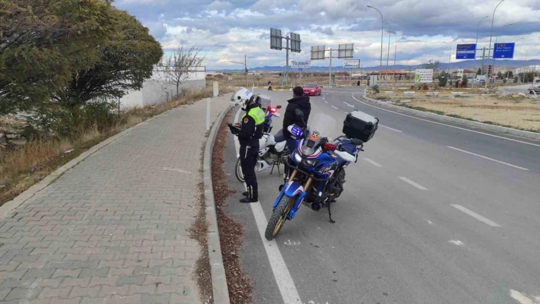 Jandarma denetimlerinde, motosiklet ve sürücüsü üzerinde uyuşturucu madde ele geçirildi