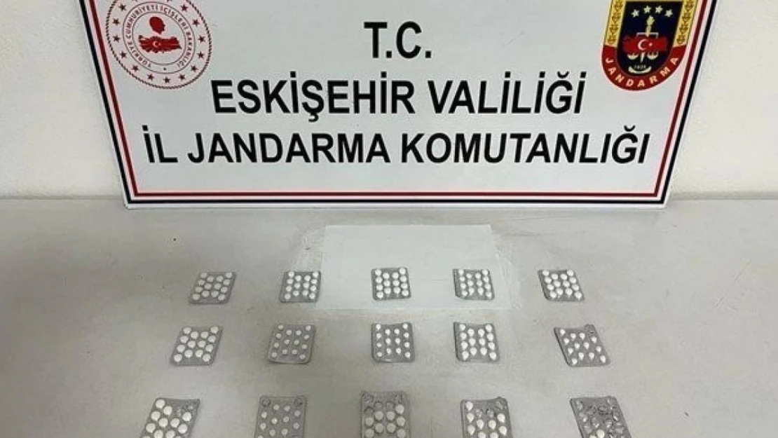 Jandarma ekiplerince 184 adet sentetik ecza hap ele geçirildi