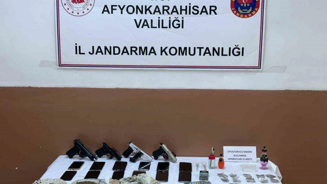 Jandarma metruk eve yaptığı uyuşturucu baskınında 190 gram esrar ele geçirdi