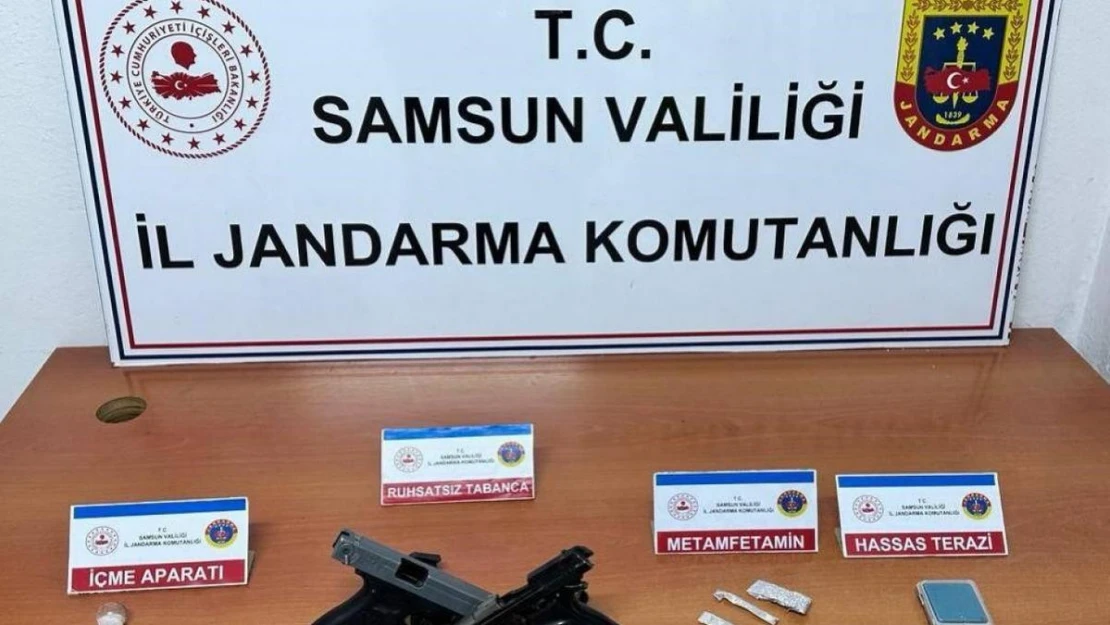 Jandarma şüpheli araçta uyuşturucu ele geçirdi