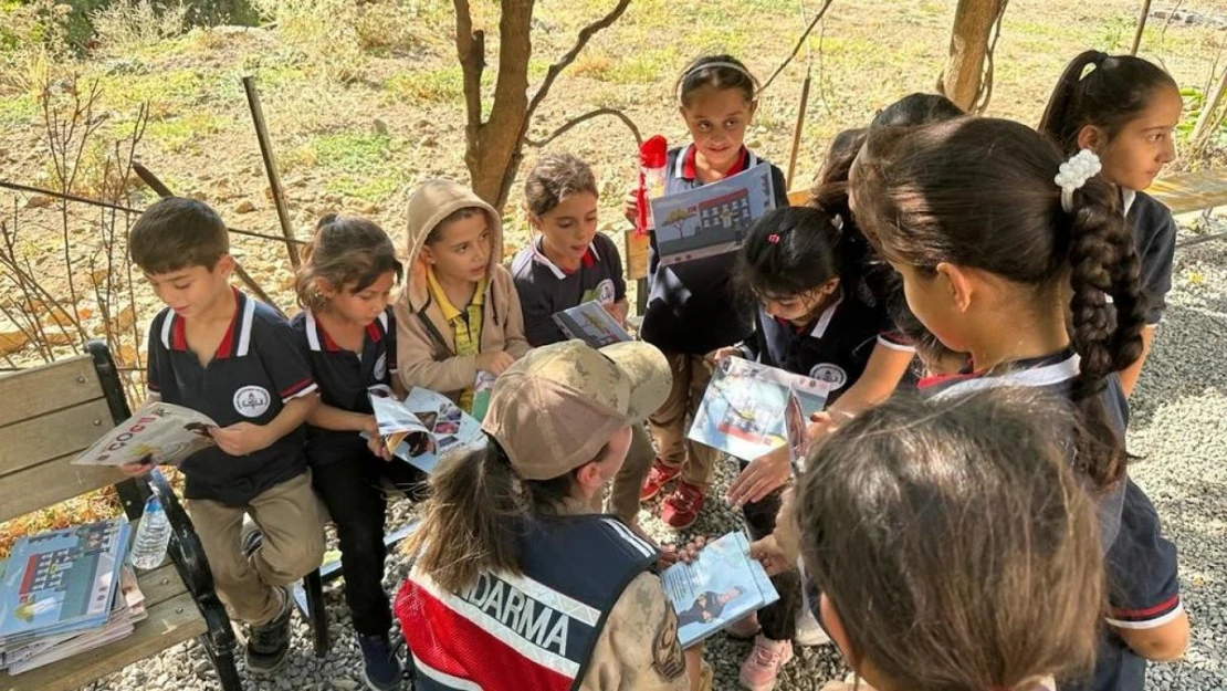 Jandarmadan öğrencilere trafik eğitimi