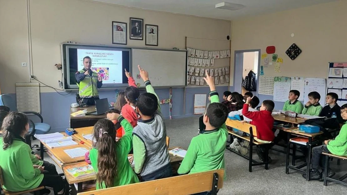 Jandarmadan öğrencilere trafik eğitimi