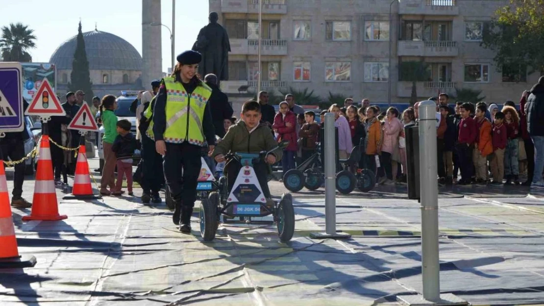 Jandarmadan öğrencilere trafik güvenliği eğitimi